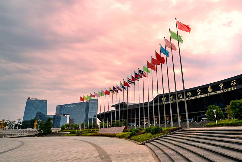 1530796718399593.jpg 罗秋宁《会展中心晨光》13768326100.jpg